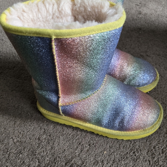 Kids Shimmering Ugg boots (authentic) - Picture 3 of 5